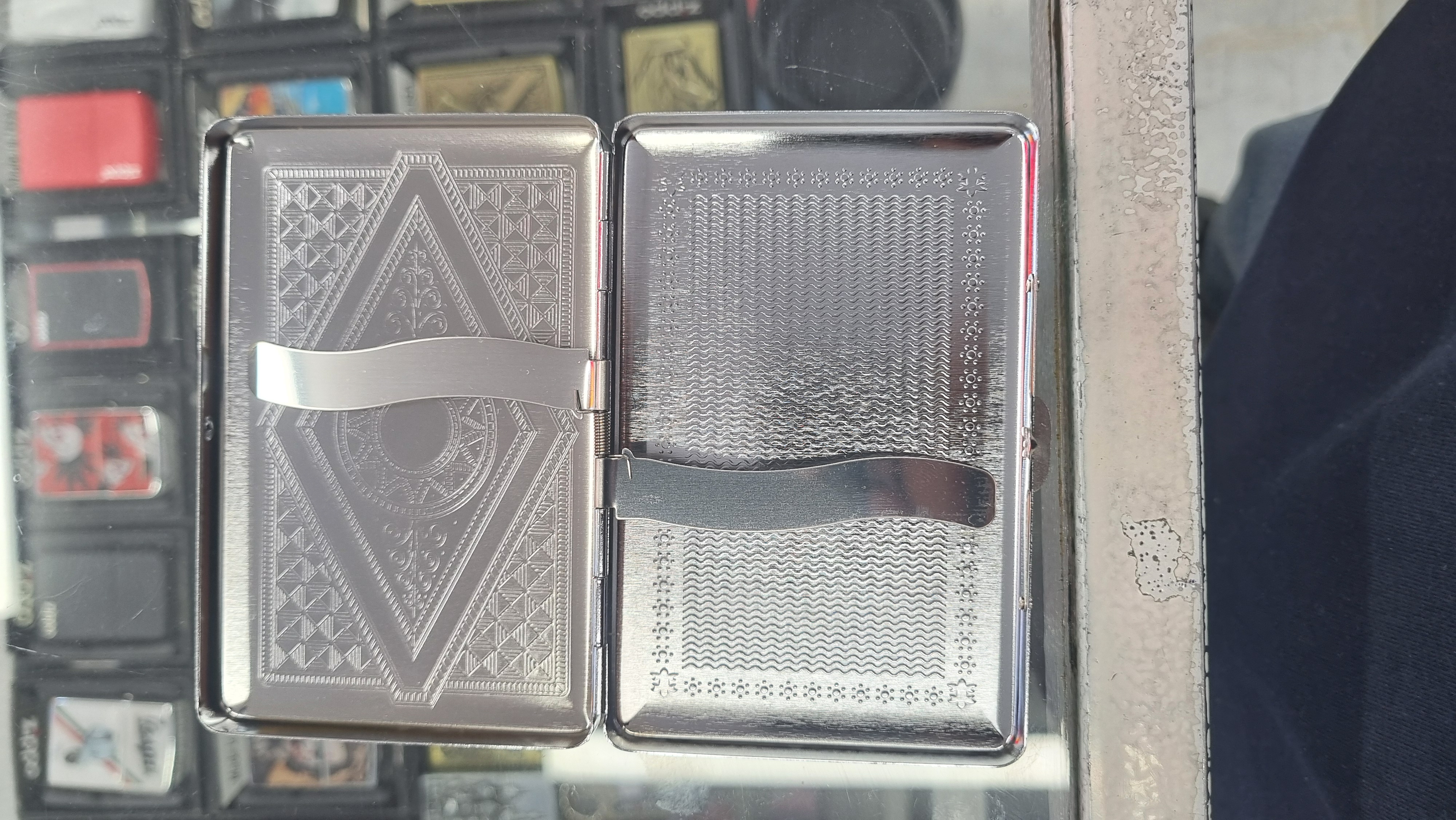 خرید جعبه سیگار فلزی نقره ای