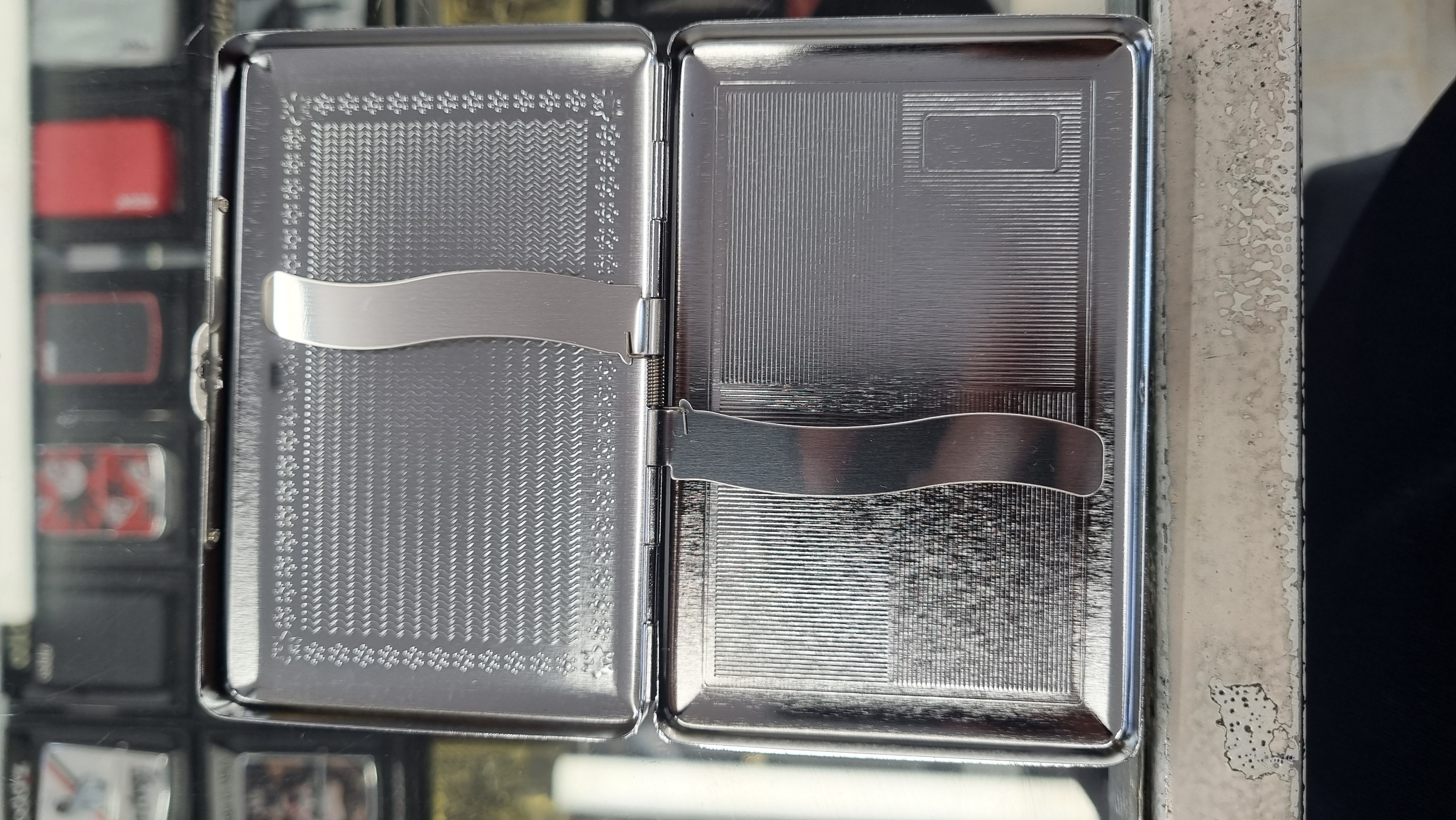 خرید جعبه سیگار فلزی نقره ای