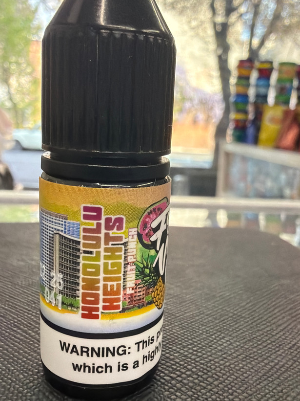 سالت 25 میلیگرم 10 میلی لیتر با طعم اناناس گوآوا HONOLULU HEIGHTS برند Fresh Vape